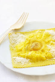 Ravioli Geants A La Ricotta Oeuf Coulant Et Huile De Truffe Ravioloni Ricotta Uovo E Tartufo Un Dejeuner De Soleil Recette Italienne Facile Alimentation Recettes De Cuisine