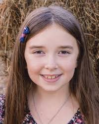 Karen Pons's Instagram, Twitter & Facebook