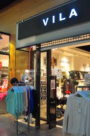 Vilasta Saat Uusimpien Trendien Mukaiset Vaatteet Joka Sesonkiin Broadway Shows Broadway Show Signs Home Decor