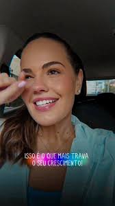 Sabe o que mais trava o teu crescimento? A pressa de querer os frutos antes  de fortalecer suas raizes! Você NÃO está parada serumaninha!! você está se  fortalecendo pra poder sustentar o que você vai ...