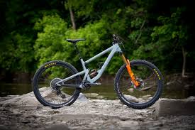 Santa cruz bicycles is a manufacturer of high end mountain bikes based in santa cruz, california. Tested Santa Cruz Bronson Cc Riding Feels Good