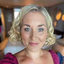 Nicole Connell (@BradsMrs)