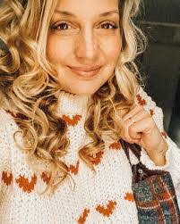 Mary Weber's Instagram, Twitter & Facebook