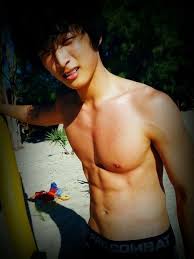 2am S Jinwoon Maintains His Flawless Abs In Madagascar Allkpop Com Korean Actors Kpop Korean Singer