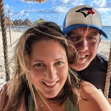 Do you need to book Benson Park tennis courts in advance?