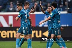 Официальный твиттер фк «зенит» #идетволна | official twitter of fc zenit @fczenit_en @fczenit_de | вторая команда: Terapkan Jarak Fisik Zenit Gunakan Drone Untuk Beri Gelar Pemain Terbaik Bulanan