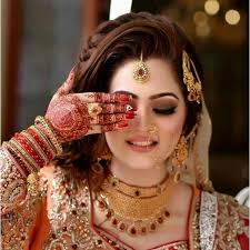Pin Additri Vanya Ruhaniyat In 2020 Pakistani Bridal Makeup Pakistani Bridal Hairstyles Beautiful Bridal Makeup