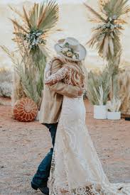 28 Elegant Off The Shoulder Wedding Dresses Diy Ideas In 2021 Western Wedding Dresses Wedding Dresses Boho Wedding Dress