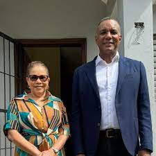 La apertura de la nueva oficina de pasaportes en Moca es un paso importante  para mejorar los servicios en la provincia. La colaboración entre el  senador Carlos Gómez y la directora Digna