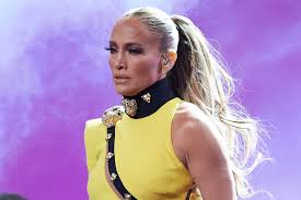 Jennifer lopez performs red sox anthem 'sweet caroline' just before ben affleck hits stage at concert jennifer lopez sang sweet caroline with her mom, guadalupe, joining her onstage. Jennifer Lopez Performs In A Neon Bodysuit At Global Citizen Vax Live Footwear News