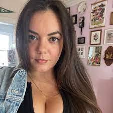 Katie Gillum's Instagram, Twitter & Facebook