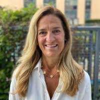 Robyn Guzman's Instagram, Twitter & Facebook