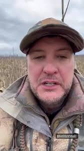 Luke Bryan apologizes to 'anybody that doesn't understand my humor' after  bizarre Dustin Lynch intro