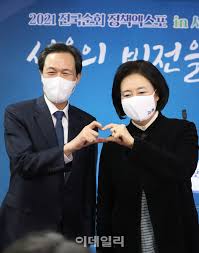 He has been the member of the national assembly for seodaemun 1st constituency from 2004 to 2008, and since 2012. í¬í†  ìš°ìƒí˜¸ ë°•ì˜ì„  ì†í•˜íŠ¸