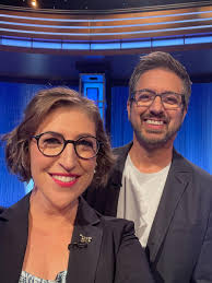 These contestants brought so much excitement to the Alex Trebek stage!🤩🙌  Stream #CelebrityJeopardy!