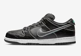 The original nike dunk got its start as a basketball shoe in 1985. Diamond Supply Co X Nike Sb Dunk Black Diamond Sneaker Bar Detroit