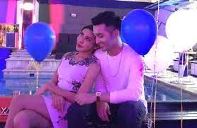 (kanan) safiey ilias semasa berpakaian lelaki. Kenapa Safiey Ilias Jadi Perempuan Semula