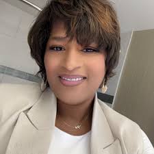 Something like a catalyst when I take my form. Iykyk….for such a time as  this. Woman Evolve 2023 Opening Night was one for the books. #womanevolve  #we23 📸: @cyndiibee_ 🎨: @legallybeat 💇🏽‍♀️: @