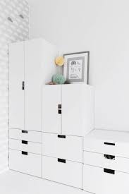 Ainon Huoneen Sailytyskalusteet Ovat Ikean Stuva Sarjaa Josta Voi Rakentaa Monenlaisia Kokonaisuuksia Jungszimmer Kinder Zimmer Kinderzimmer