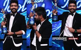 Indian Idol Top 3 Finalist Khuda Baksh, Pvns Rohit And Lv Revanth With  Rinku Bhabhi Aka Sunil Grover On The Sets Of Singing Reality Show Indian  Idol In Mumbai - Photogallery