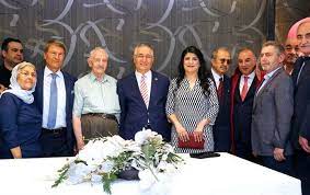 Türk siyasal bilimler profesörü, siyasetçi ve yazar. Ozcan Yeniceri Dunya Evine Girdi Gundem Haberleri