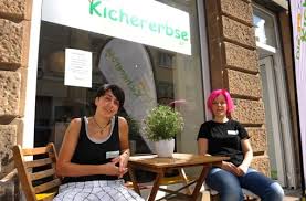 Vegan Leben In Stuttgart Kichererbse Ein Paradies Fur Veganer Schwarzwalder Bote Vegane Vegane Kochbucher Vegan Leben