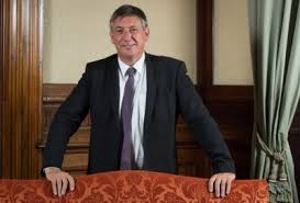 Maar de boodschap van jambon gaat niet (zozeer) over de koers. Jan Jambon Samen Rug Rechten En Gemeenschapsgevoel Verster Het Nieuwsblad Mobile