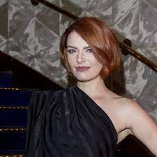 Elodie is the (surprise) winner of star academy 3, a very popular french talent search show comparable to operacion triunfo (spain) or fame academy (uk). Photos Elodie Frege Qui Sont Les Hommes De Sa Vie Gala