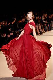 Bouchra jarrar rejoint le calendrier en qualité parmi les maisons de haute joaillerie intégrées au calendrier officiel, 4 maisons présentent une collection cette saison : Paris Fashion Week Wikipedia