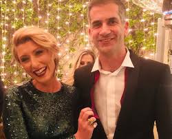 Στα… καπάκια κι εγώ (φωτογραφία). Sia Kosiwnh H Tryferh E3omologhsh Gia Ton Kwsta Mpakogiannh In Gr