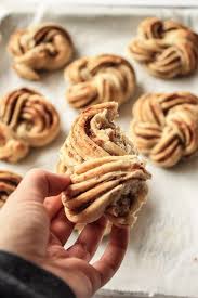 Zimtkranze Mit Cremiger Dattelfullung Vegan Kochen Und Backen Rezepte Kuchen Und Torten Rezepte Vegan Backen