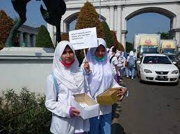 Berikut ini adalah daftar sekolah menengah kejuruan smk negeri maupun smk swasta di kota tangerang yang mempunyai bidang keahlian kesehatan dengan kompetensi keahlian / jurusan yaitu asisten keperawatan, dental asisten, teknologi laboratorium medik (analis kesehatan), farmasi klinis dan komunitas, farmasi industri Sekolah Yarsi Medika Nusagates