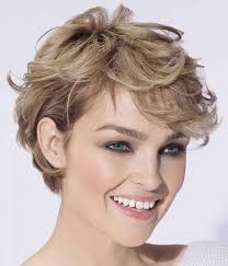 E la verità è che le ragazze dai capelli lisci… vi invidiano un sacco! Pin On Pettinature