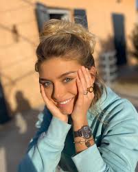 Éblouissante sur toutes ses photos instagram, en voici quelques unes que nous avons sélectionnées spécialement pour vous ! 86 2 K Mentions J Aime 194 Commentaires Lou Ruat Louruatoff Sur Instagram La Saint Valentin Approche Qu Avez Vous Prevu Fashion Miss Female