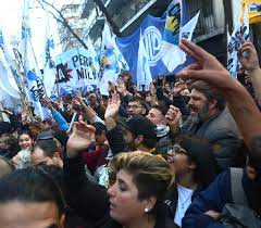 Argentina con Cristina": la movilización para acompañar a la expresidenta a Comodoro Py | Arrancará el miércoles a las 10 desde su departamento de Constitución | Página|12
