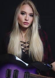 Sophie Lloyd - Free pics, galleries & more at Babepedia