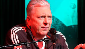 Der sohn von reporterlegende edi finger und teil des duos adi und edi war lange für den orf im einsatz. Sohn Von Edi Finger Jr In Wiener U Bahnstation Niedergeschlagen