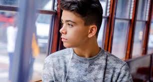 His rise in the fame and popularity has been meteoric. Sbullizzati 1 Luciano Spinelli Smemoranda