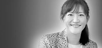 Kim so yeon was born in gyeongju, south korea in 1967.she studied korean literature at the catholic university of korea, where she also earned her master's degree. Kim So Yeon Sulwhasoo Style Sulwhasoo