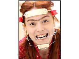 What type of headwear did Neil wear?