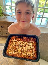 What you guys think? I know there's way better alternative for pizza crust  but this doesn't look too bad what you guys think for keto? I fast and I  eat one meal