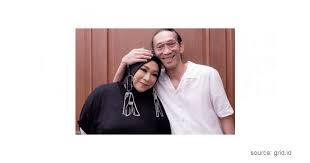 Keterampilan itu berupa kemampuan memainkan berbagai alat musik yang merupakan hal wajib yang tak bisa ditawar lagi. 8 Produser Musik Indonesia Terbaik Yang Karyanya Selalu Meledak Siapa Saja