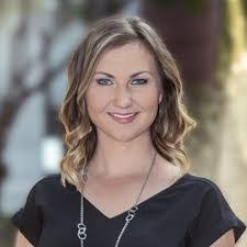 Shari Wray's Instagram, Twitter & Facebook