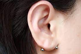 Horizontal Lobe In 2021 Ear Lobe Piercings Cool Piercings Lobe Piercing