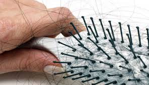 E questo scatena, circa 3 mesi . Caduta Capelli Post Parto Tricomedit