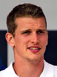 Ein foto hätte aber auch marvin ducksch verdient, der wieder mal den swag voll aufdrehte und in einem geschlechtsengen weißen höschen und einer bunten kappe auf den rasen stolzierte. Lars Bender Biography German Footballer Pantheon