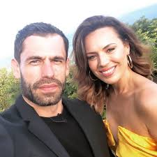 Hello fans i want to know where you're supporting me from😍🥰 I love you  All❤️❤️❤️ Jamie Oliver Family