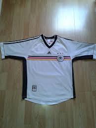 Maillots de foot allemagne :la sélection produits go sport au meilleur prix ! File Maillot De L Equipe D Allemagne De Football Durant La Coupe Du Monde 1998 Jpg Wikimedia Commons