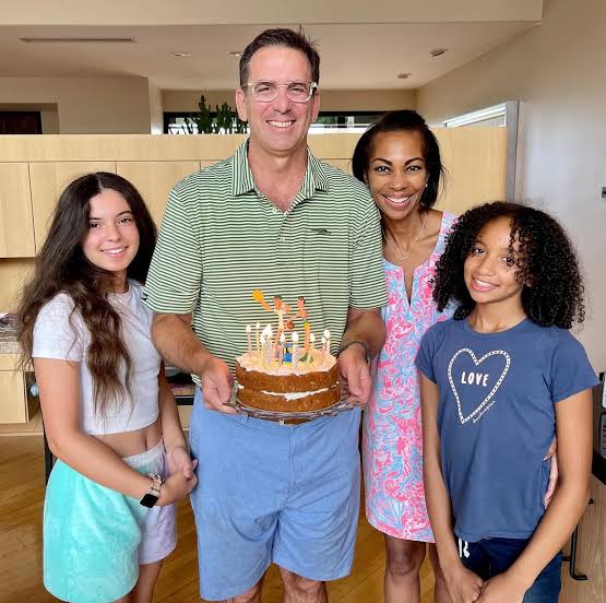 Harris Faulkner! Beautiful family. 🥰