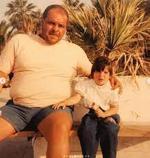 3 gün yoğun bakımda kalan oyuncunun ölümünün ardından kızı pelin öztekin merak edildi. Rasim Oztekin In Kizi Pelin Oztekin Den Duygusal Paylasim Ben Sonunda Buyudum Baba Resim